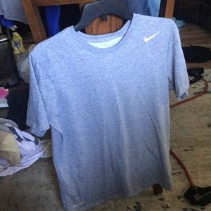 Nike dri fit shirt size medium